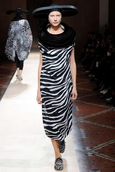 Look 30